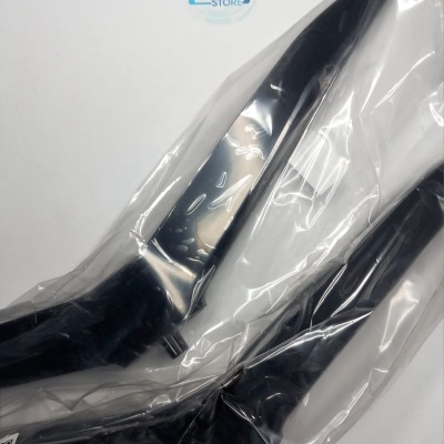 Duas antenas pretas em embalagem transparente com selo WILTEC STORE no fundo branco.