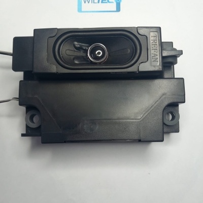 Coluna de som preta com alto-falante oval e inscrição TREFAN sobre fundo branco com logótipo WILTEC