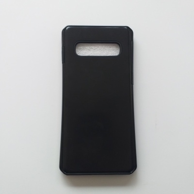 Capa protetora preta para smartphone com recorte para câmara