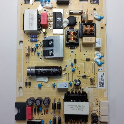 Placa eletrónica com componentes diversos e logo WILTEC STORE