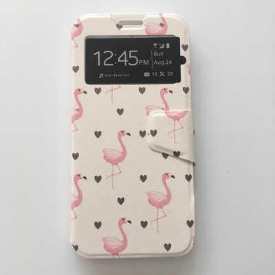 Capa de telemóvel branca com flamingos cor-de-rosa e corações castanhos e janela para ecrã
