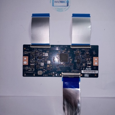 Placa eletrónica azul com cabos planos flexíveis e texto '43T10 COD CTRL'