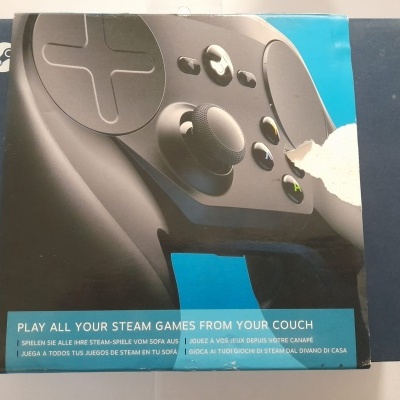 Embalagem de comando Steam Controller preto com texto promocional em várias línguas