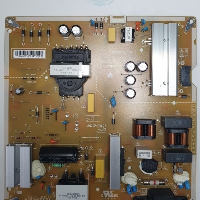 Placa eletrónica com componentes diversos e texto LGP55NT-21U1 e LG P/N:EAX65895563