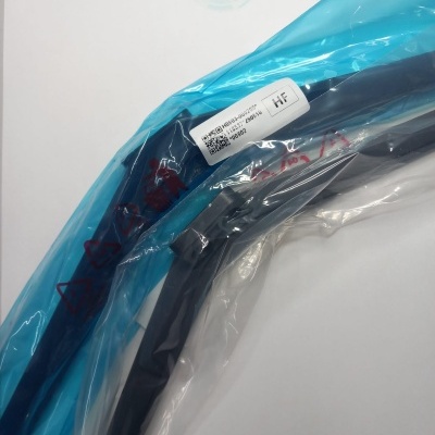 Espátulas para limpa para-brisas embalada em plástico azul e transparente com etiquetas e logótipo WILTEC STORE no fundo