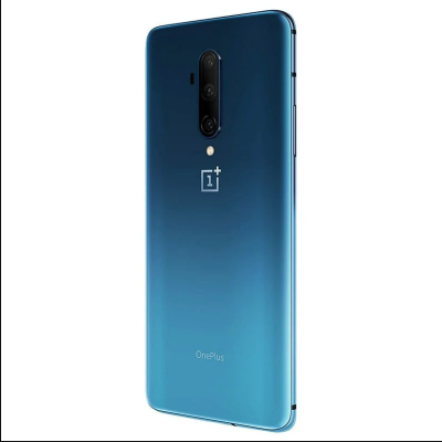 Smartphone OnePlus azul com três câmeras traseiras e logótipo da marca.