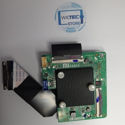 Placa eletrónica verde com dissipador preto e cabo preto sobre papel com selo azul WILTEC STORE