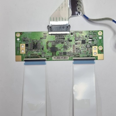 Placa eletrónica verde com conectores e fita flexível em fundo branco com logótipo WILTEC STORE