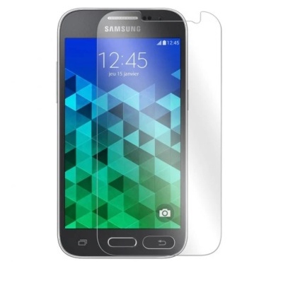 Smartphone Samsung com proteção de ecrã transparente e padrão geométrico colorido no ecrã