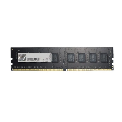 Módulo de memória RAM preto com etiqueta branca e chips visíveis