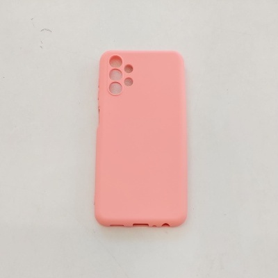 Capa de silicone rosa para smartphone com recortes para câmara sobre fundo branco