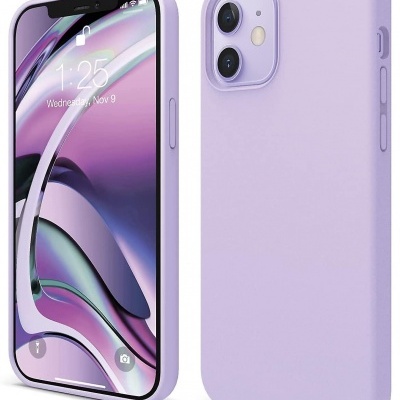 Smartphone com capa lilás em fundo branco