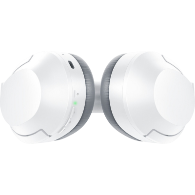 Auriculares brancos com almofadas cinzentas e indicador luminoso verde