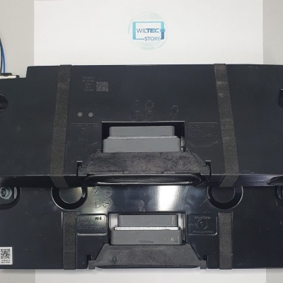 Componentes eletrónicos pretos com texto WILTEC STORE