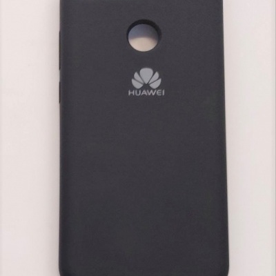 Capa preta para smartphone Huawei com recortes para câmara e sensor, em fundo branco