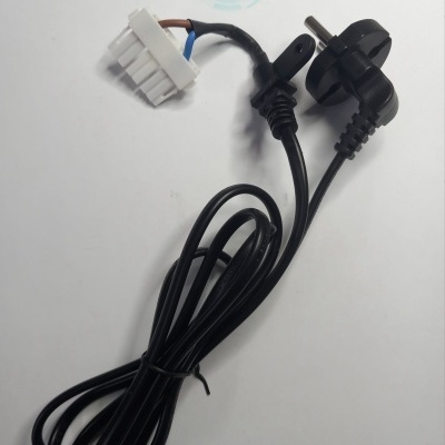 Cabo elétrico preto com ficha e conector branco sobre fundo branco com texto WILTEC STORE