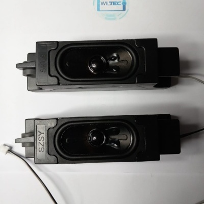 Duas colunas retangulares pretas com cones ovais e fios, sobre superfície branca com logo WILTEC