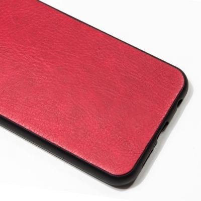 Capa de telemóvel vermelha com textura de pele