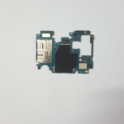 Placa eletrónica azul com componentes metálicos e selo WILTEC STORE