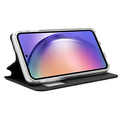 Smartphone protegido por capa preta tipo carteira com suporte para visualização horizontal