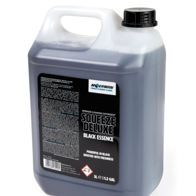 Recipiente plástico de detergente para limpeza de janelas cinza com etiqueta preta e tampa preta.