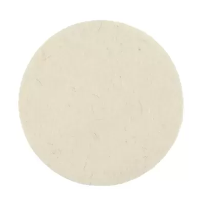 Disco redondo em feltro bege claro com textura irregular