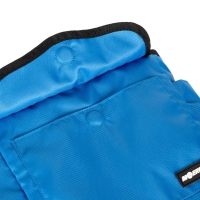 Saco desportivo azul com bordas negras e etiqueta WO ERNINDO