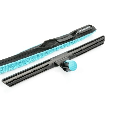 Escova e raspa limpa vidros preto e azul em fundo branco