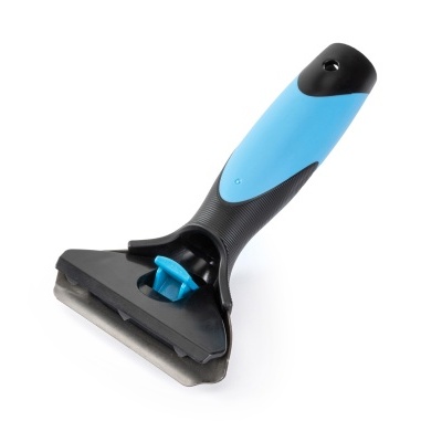 Raspador de cabo azul e preto com lâmina de metal