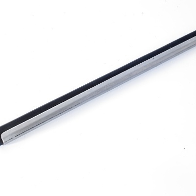 Raspador de vidro com cabo metálico e borracha preta