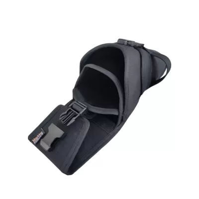 Bolsa de transporte preta em tecido resistente com fecho de encaixe