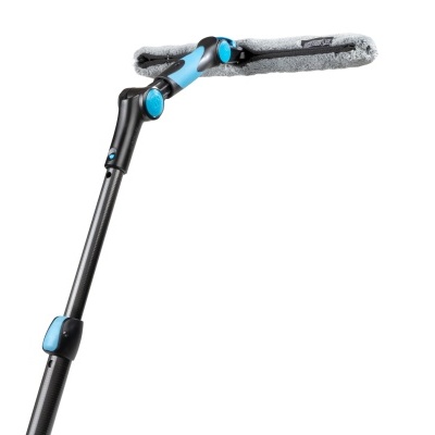 Cabo telescópico preto e azul com cabeça de limpeza coberta