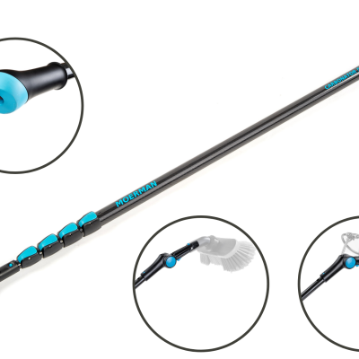 Vara telescópica preta e azul com mecanismo de ajuste e suporte de escova branco