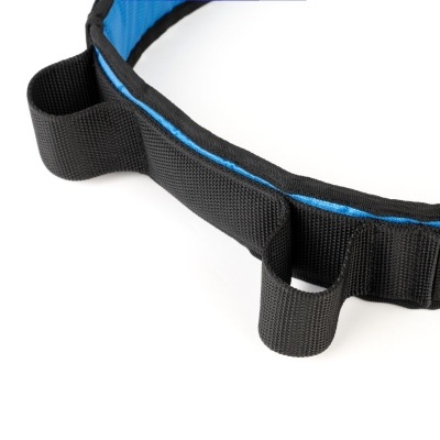 Cinto desportivo preto e azul com laços elásticos em nylon