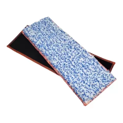 Pano de limpeza retangular azul, branco e preto com bordas laranja