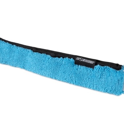 Pano de microfibra azul e preto com etiqueta Koch Chemie