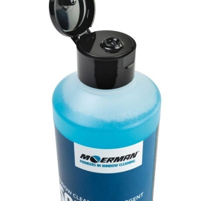 Frasco de detergente azul com tampa preta e rótulo Squeeze Deluxe.