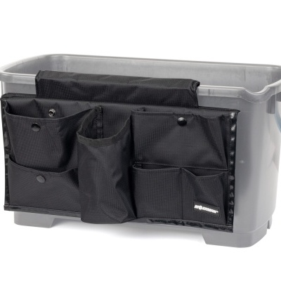 Caixa de plástico cinzento com bolsos de tecido preto na parte frontal