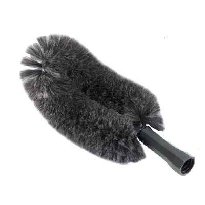 Pincel de limpeza preto com cerdas longas e suporte plástico.