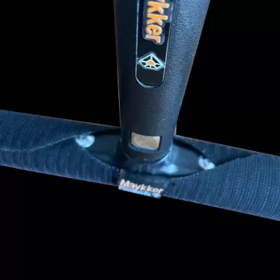 Remo preto para stand-up paddle com textura e texto Maykker