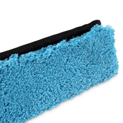 Pano de limpeza azul felpudo com bordas pretas