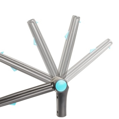 Cabeça de aspersor de jardim cinzenta e azul com braços articulados