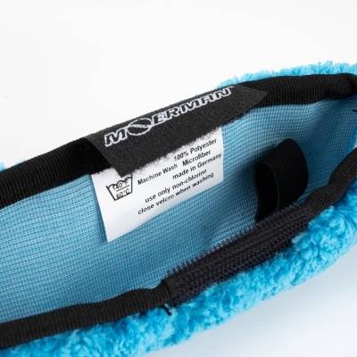 Produto azul com textura felpuda e etiqueta MORRATTI