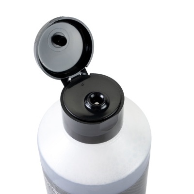 Frasco plástico branco com tampa preta aberta de cima