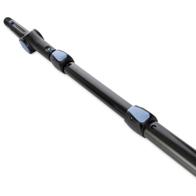 Cabo telescópico preto com detalhes azuis