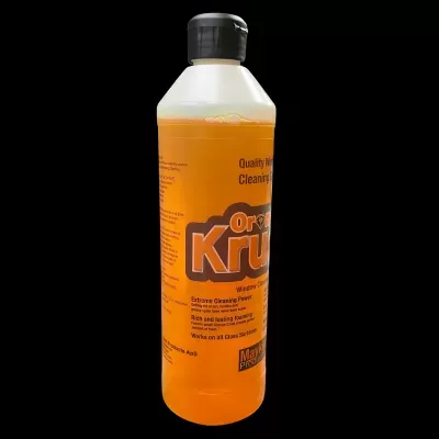 Frasco de produto de limpeza laranja Orange Krud com texto em inglês e tampa preta