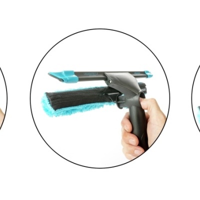 Dispositivo de limpeza manual com esponja azul em três momentos de uso, sobre fundo branco.