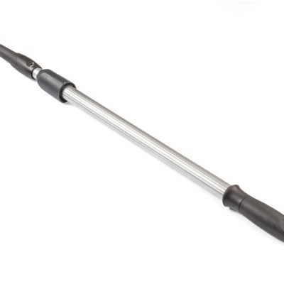 Ferramenta comprida metálica com partes pretas e detalhes azuis