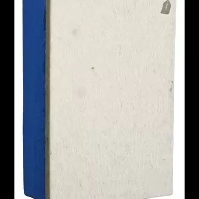 Livro capa dura creme com lombada azul