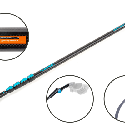 Extensor telescópico preto e azul para limpeza com texto de aviso em inglês